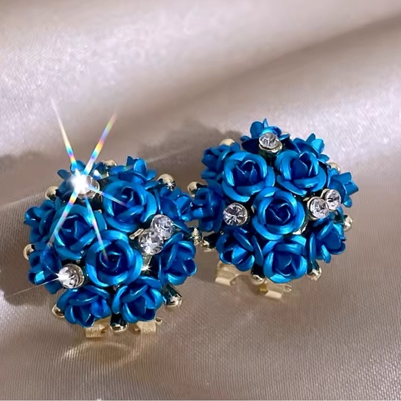 Elegant Blue Floral Earrings - Picture 3 of 4